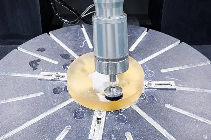Come ottenere un'elevata precisione dimensionale nella rettifica ottica di precisione